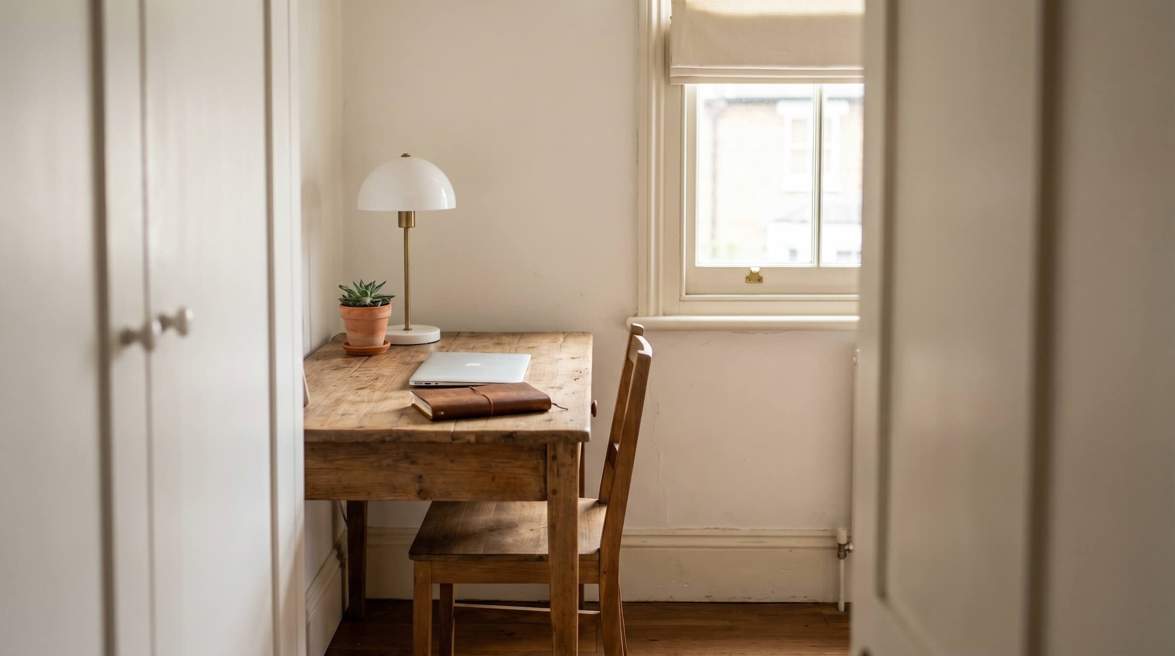 Best Compact Desk for a Bedroom Corner UK Home Office